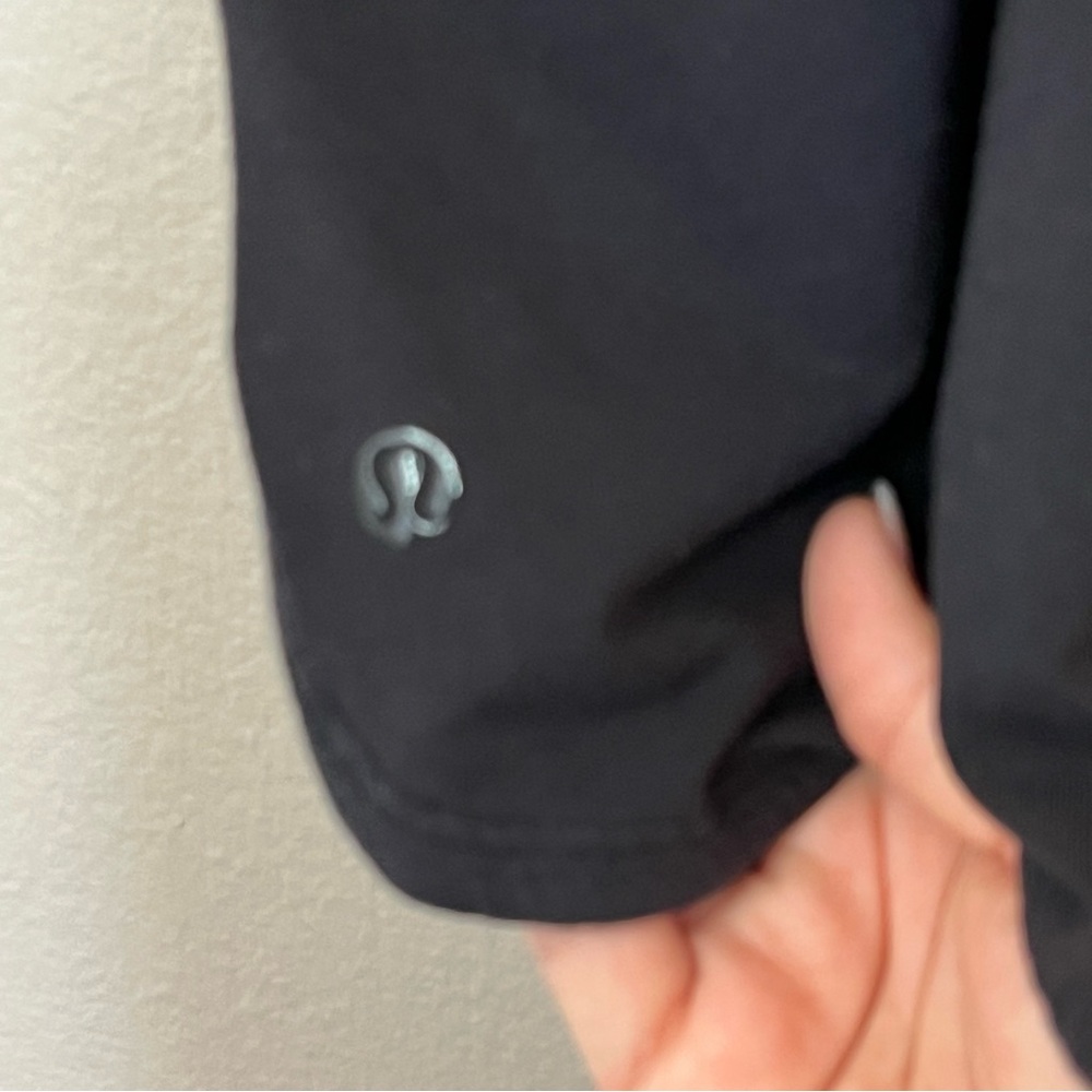 Lululemon Athletica Black Sleeveless Tank Top size 12 - Picture 3 of 4